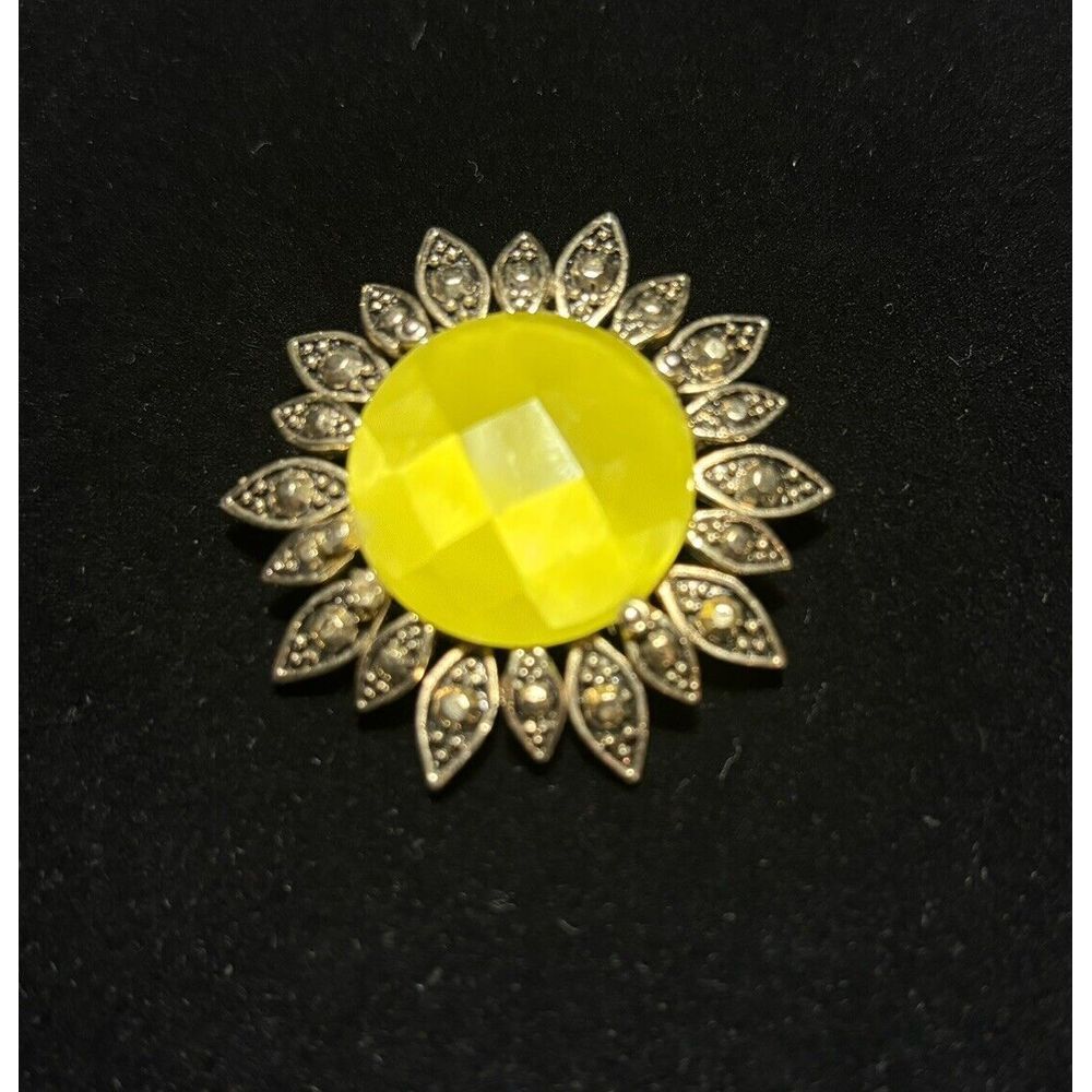 MONET Sun/sunflower Brooch ‎ Gold Tone  Gems Rhinestones Vintage